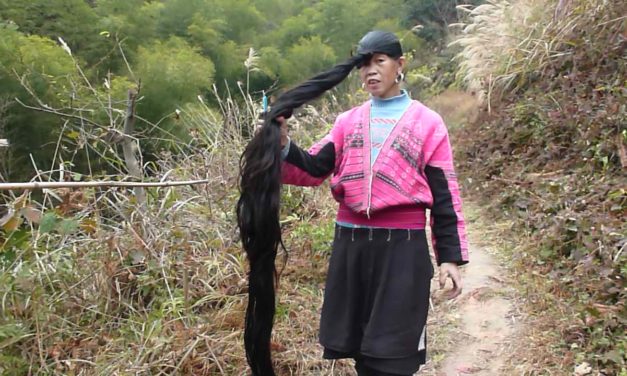 Long-Haired Lady Unfurls Bun at Dragon’s Backbone